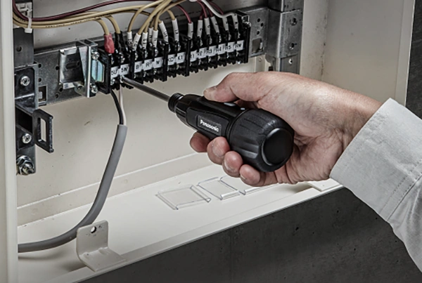 Cacciavite a batteria Panasonic EY7412