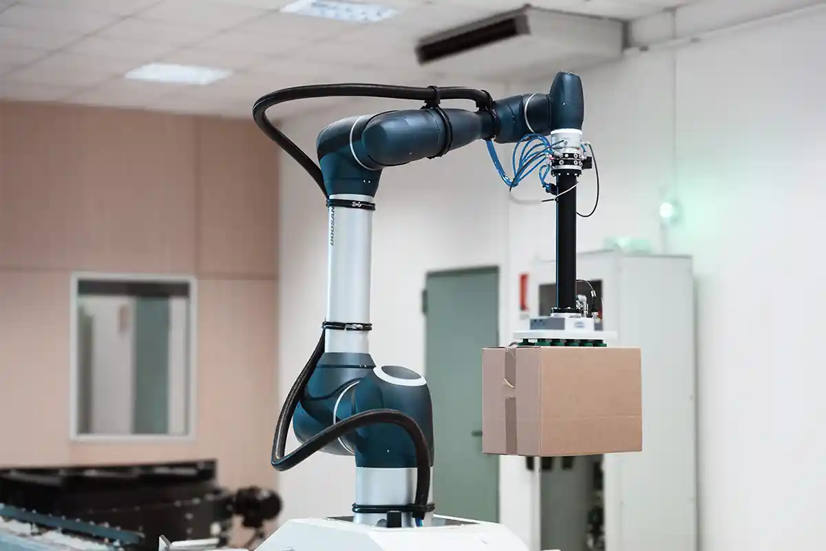 PALLETTIZZAZIONE CON COBOT, FINE LINEA
